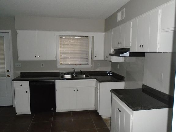 3rd image of 5785 S Foxburrow Cir