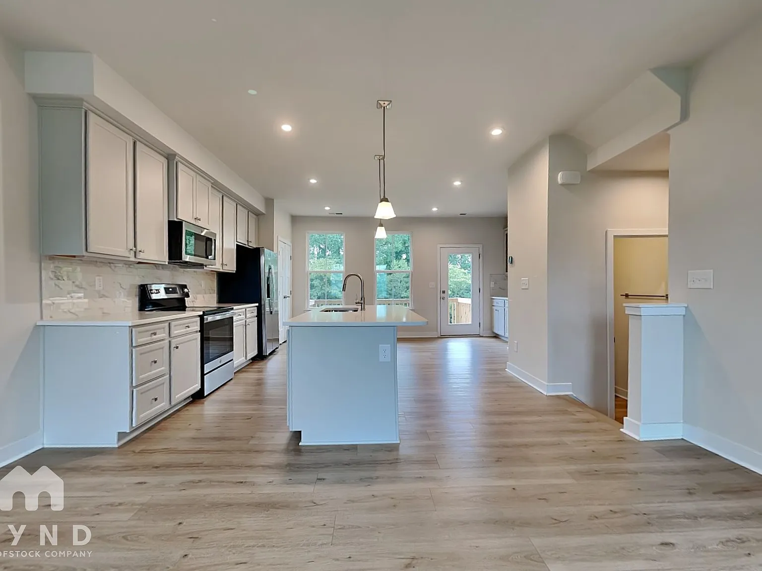 4 bed, 3.5 bath, 1760 sqft, $2,450 — Photo 2