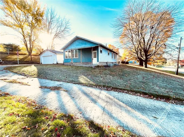 1098 Kensington Rd NE, Carrollton, OH 44615