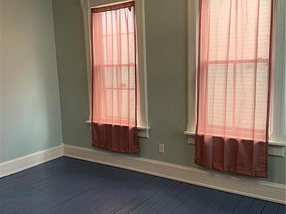 3rd image of 105 Park Dr