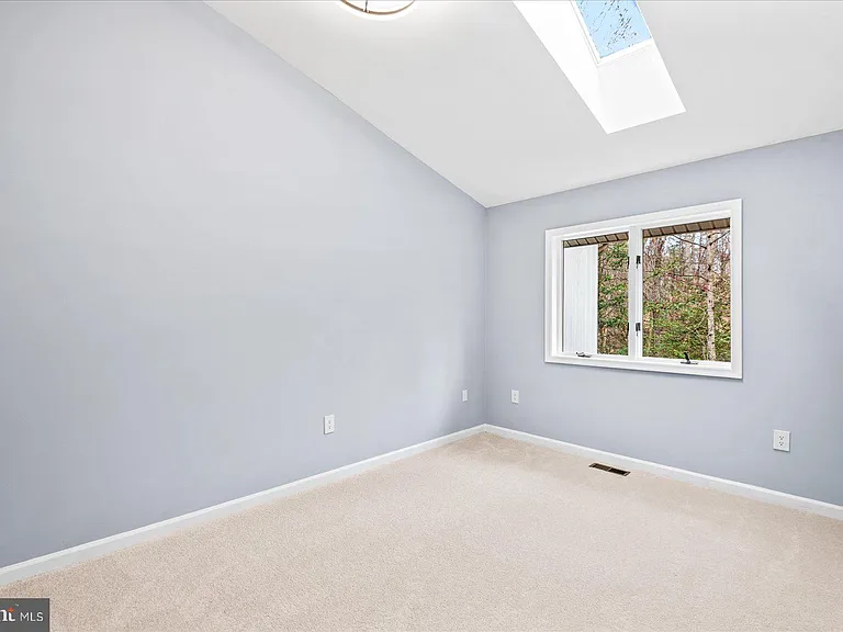 7621 River Rd — Photo 34