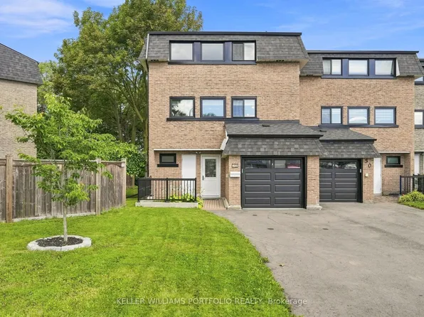 32 Henderson Dr, Aurora, ON L4G 3L2