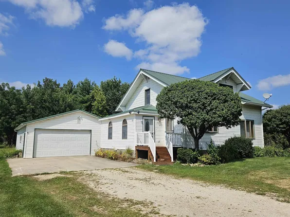 318 10th Ave SE, Cresco, IA 52136