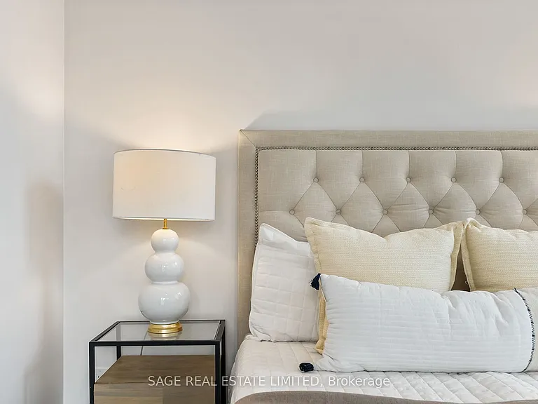 1 Bloor St E #510 — Photo 25