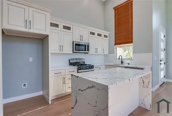 3 bed, 1200 sqft, $3,800 — Photo 3