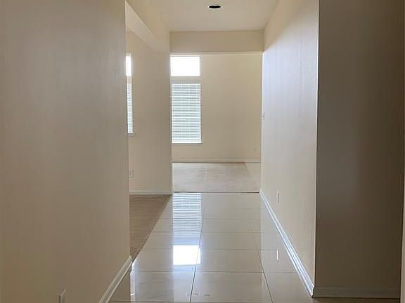 5th image of 16422 Williamstown Dr