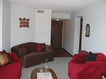 1660 E Thacker St APT 3C photo 1
