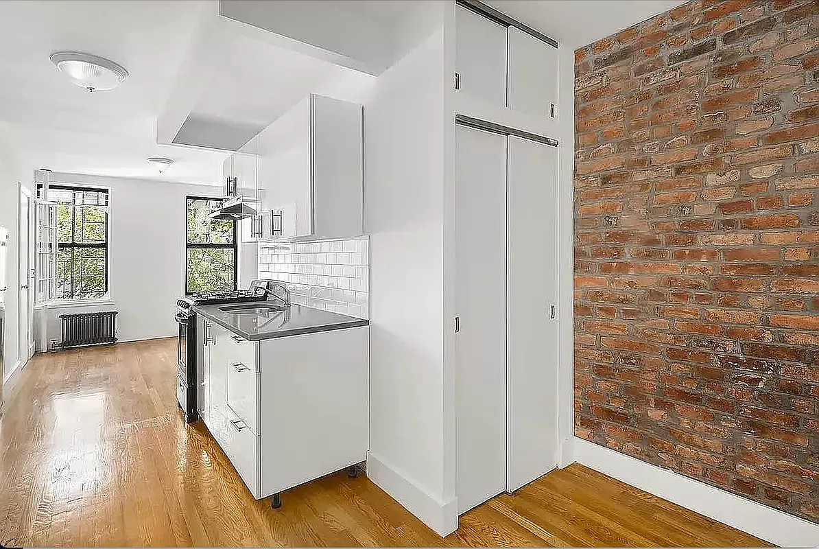 209 East Fourth Street — Photo 1