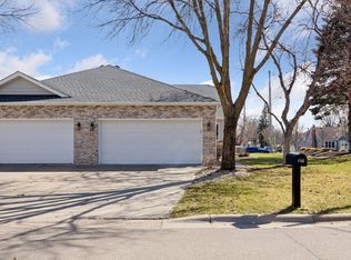 730 Emerald Rdg, Roseville, MN 55113