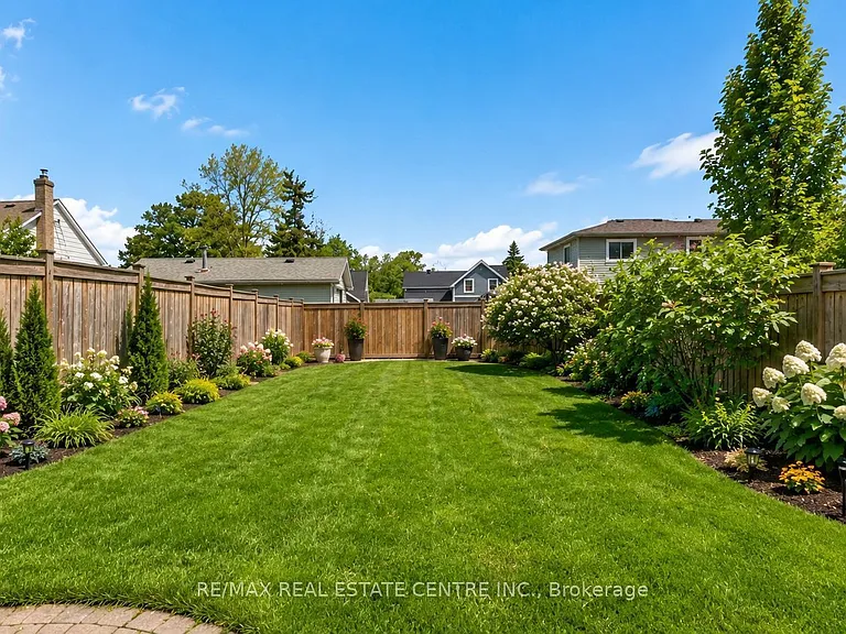 49 Bronte St S — Photo 12