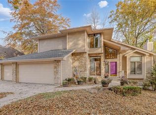 412 NW Cottonwood Dr, Lees Summit, MO 64064