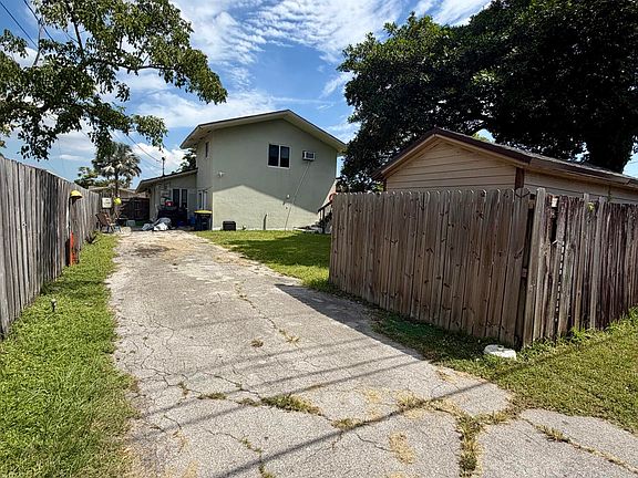 4th image of 210 SE 5TH Street