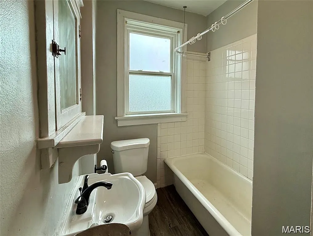 2 bed, 900 sqft, $1,000 — Photo 3