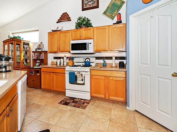 5th image of 1151 S Vista Grande Dr