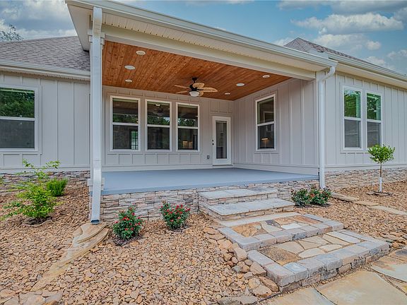 2nd image of 9 Clevedon Cir