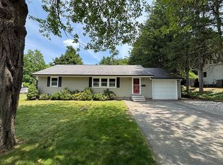 43 Madison St, Amesbury, MA 01913