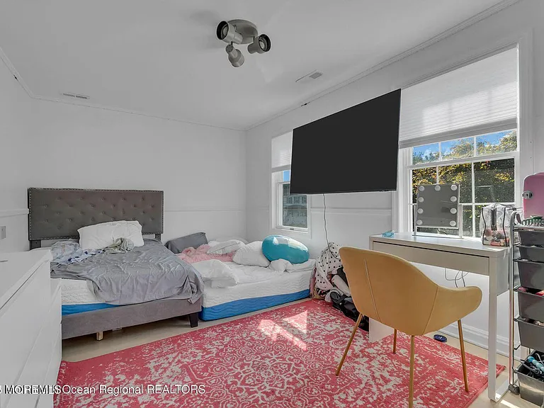 373 W Park Ave — Photo 17