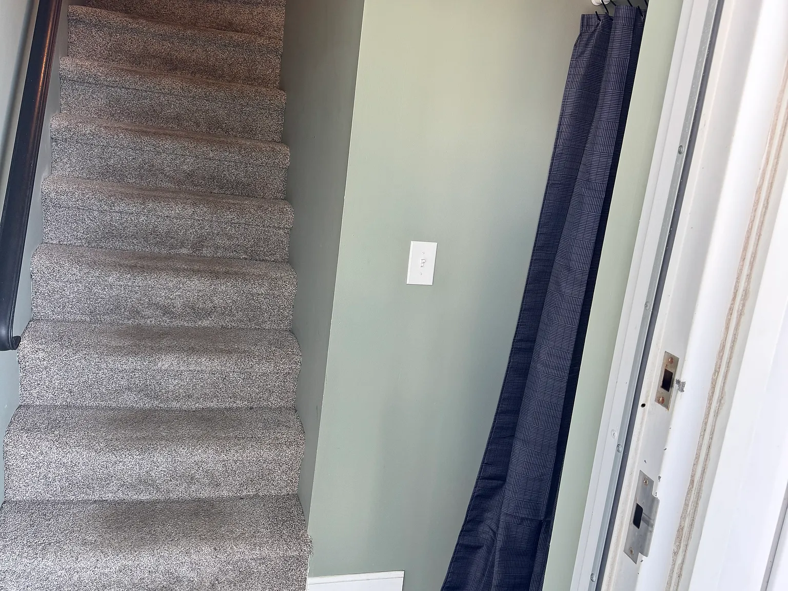 Studio, 300 sqft, $1,200 — Photo 3