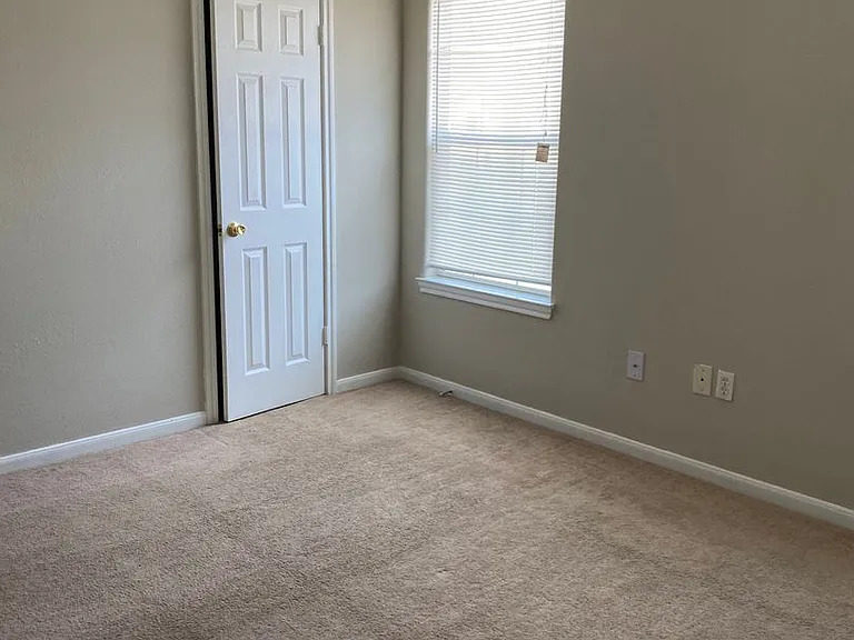 815 Cravens St #C — Photo 105