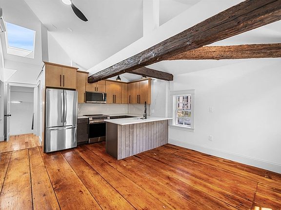 4th image of 23 Summer St #9