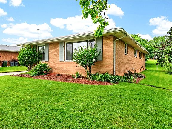 3rd image of 2813 Mohican Ave