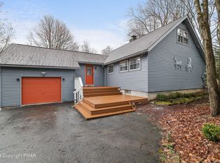 1674 Glade Dr, Long Pond, PA 18334