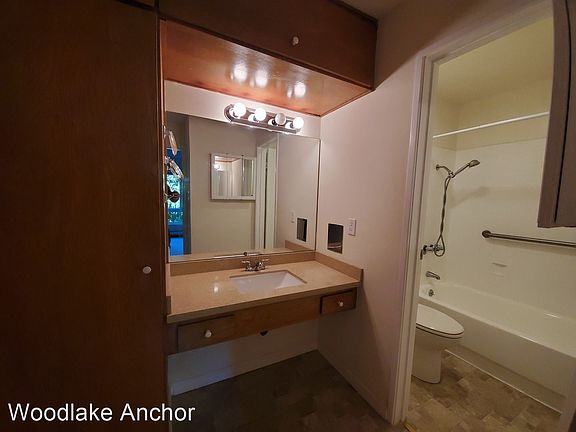 4th image of 820 N Delaware St APT 208