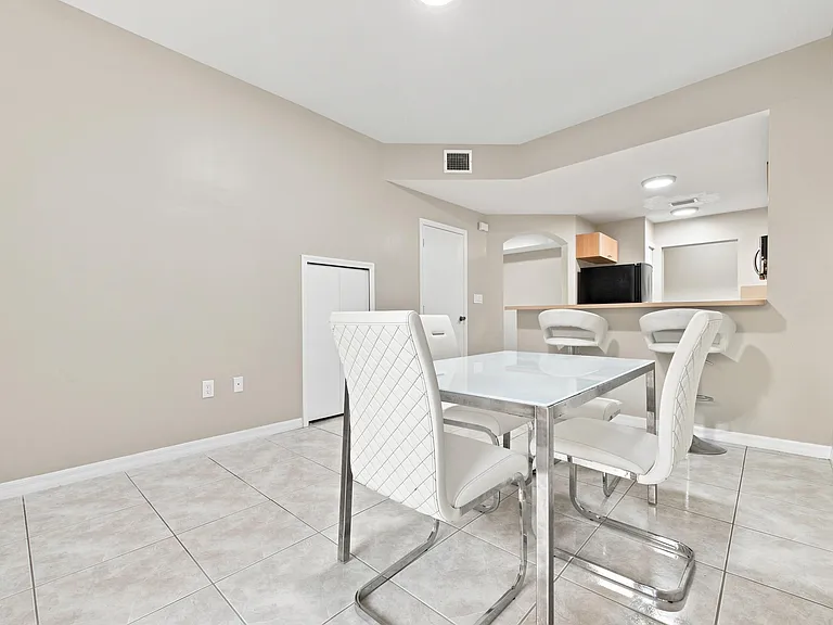 732 SW 106th Ave #2011 — Photo 20