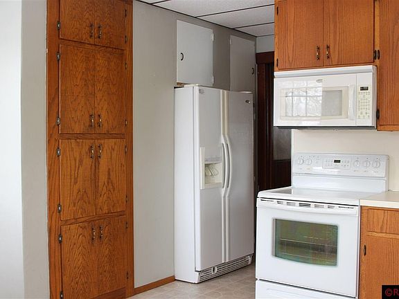 3rd image of 204 1st St NE