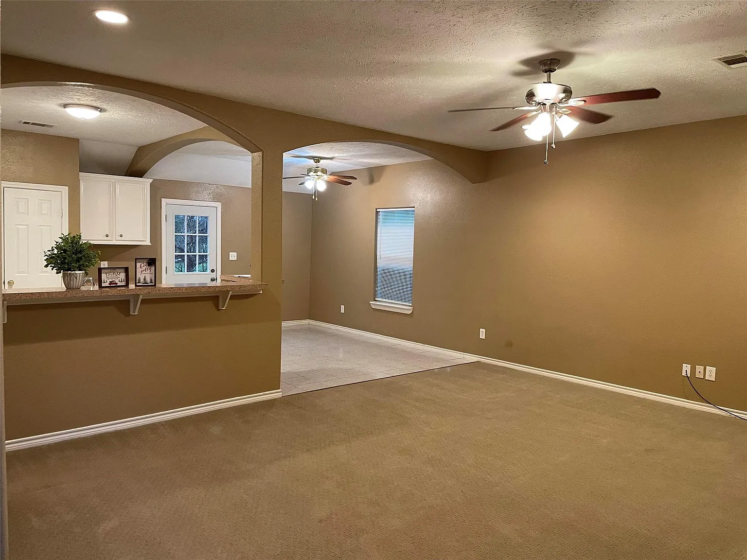 3 bed, 2.0 bath, 1334 sqft, $1,500 — Photo 3