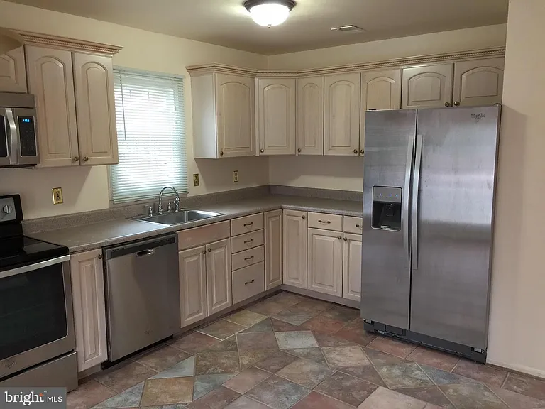 7034 Darby Towne Ct — Photo 10