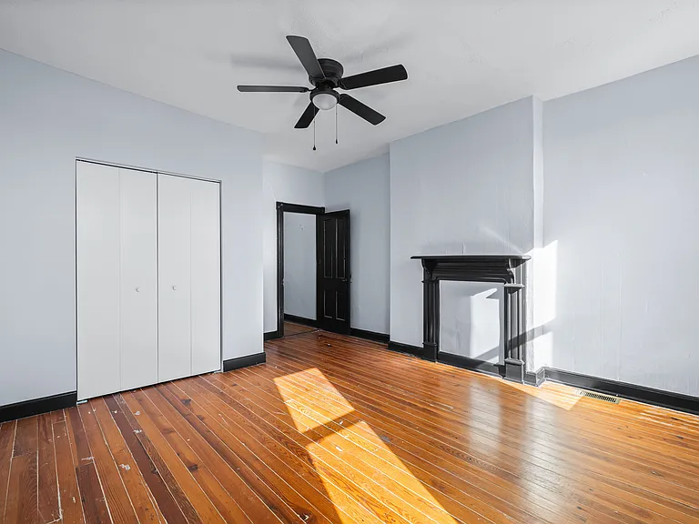 450 W 23rd St — Photo 14