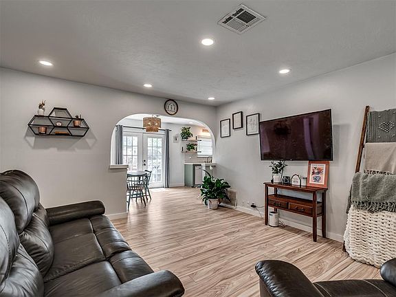 5th image of 3216 E Noble Dr