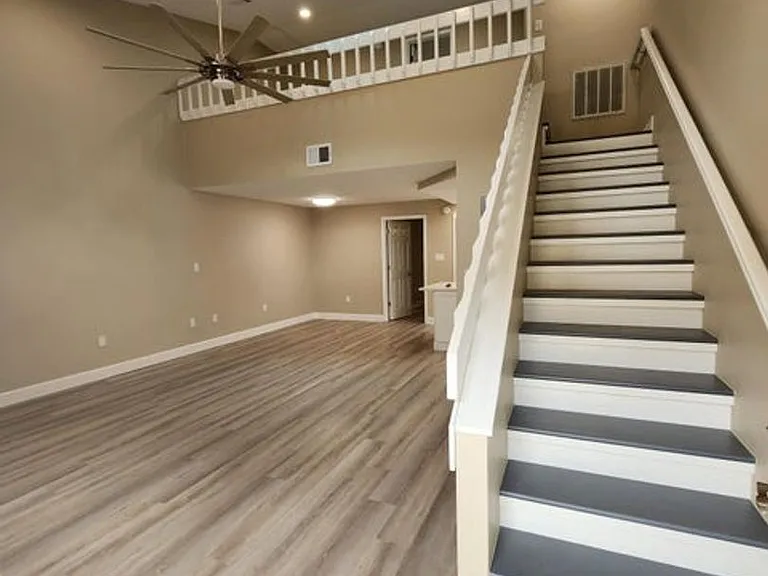 304 Wilson Ave — Photo 6