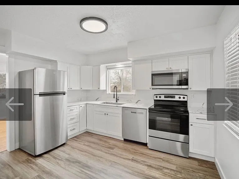 446 E Mountain View Dr — Photo 1