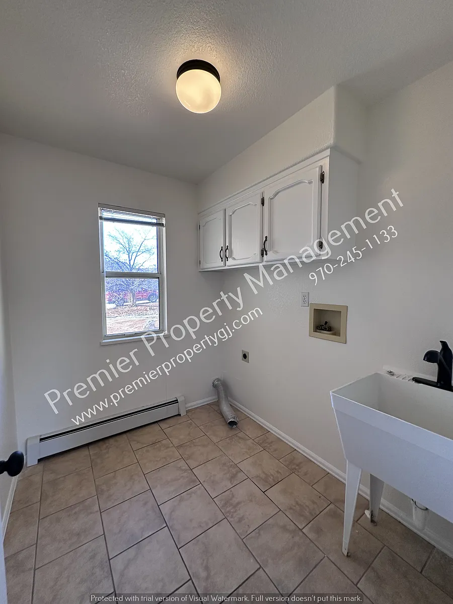 Building Photo - 3043 1/2 Regal Ct