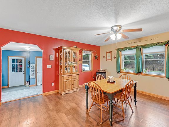 5th image of 93 Carpenter Boulevard