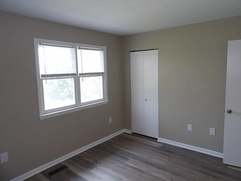 902 Plaza Dr #5 — Photo 36
