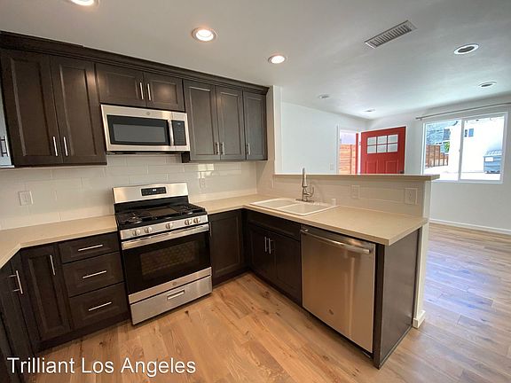 3rd image of 526 E Providencia Ave