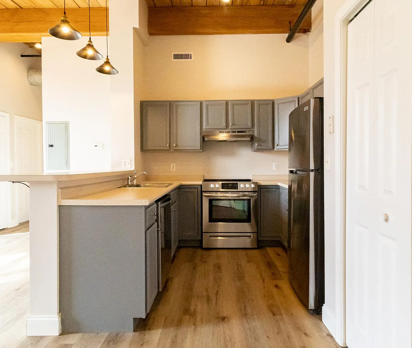 Beaver Brook Village — Photo 1