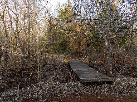 2nd image of 2805 Edmond Rd NE