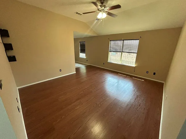 3830 Kiest Knoll Dr — Photo 2