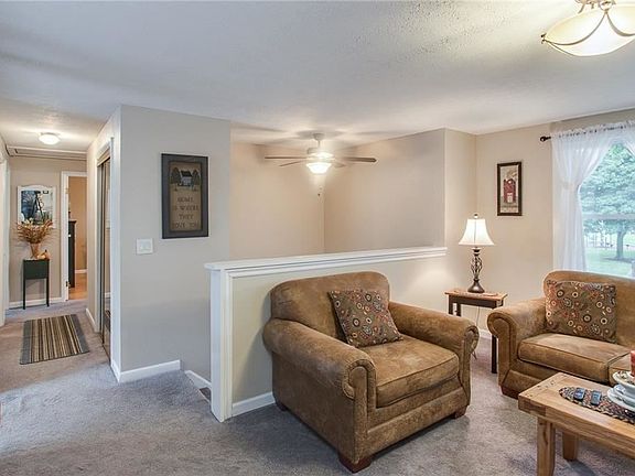 3rd image of 1108 Meadowbrook Ln