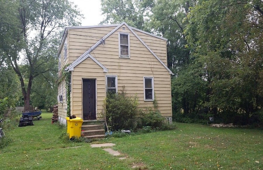 2nd image of 521 Old Oak Rd