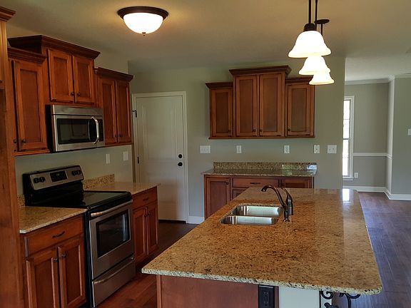 4th image of 20 Meadowland Cir N