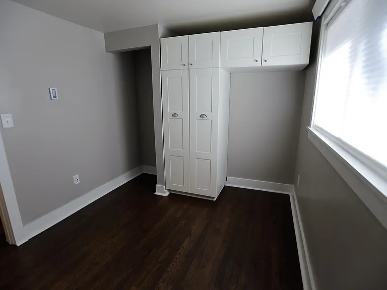 Bed 3 with shelving closed.
