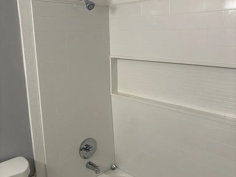 570 Chatsworth Dr — Photo 11