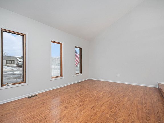 5th image of 22531 Crescent Way