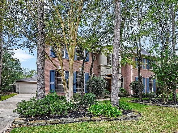 2 car detached garage with long drive way can accommodate multiple cars or be a great spot for a game of basketball.