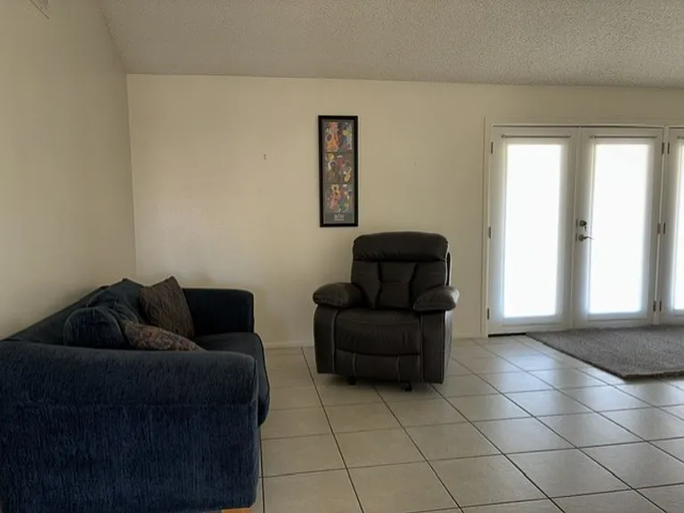 2618 W Knowles Ave — Photo 4